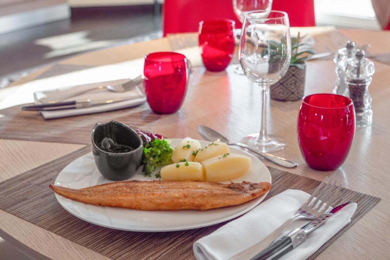 Logis Hotel L'Oree De Chartres - Barjouville ภายนอก รูปภาพ