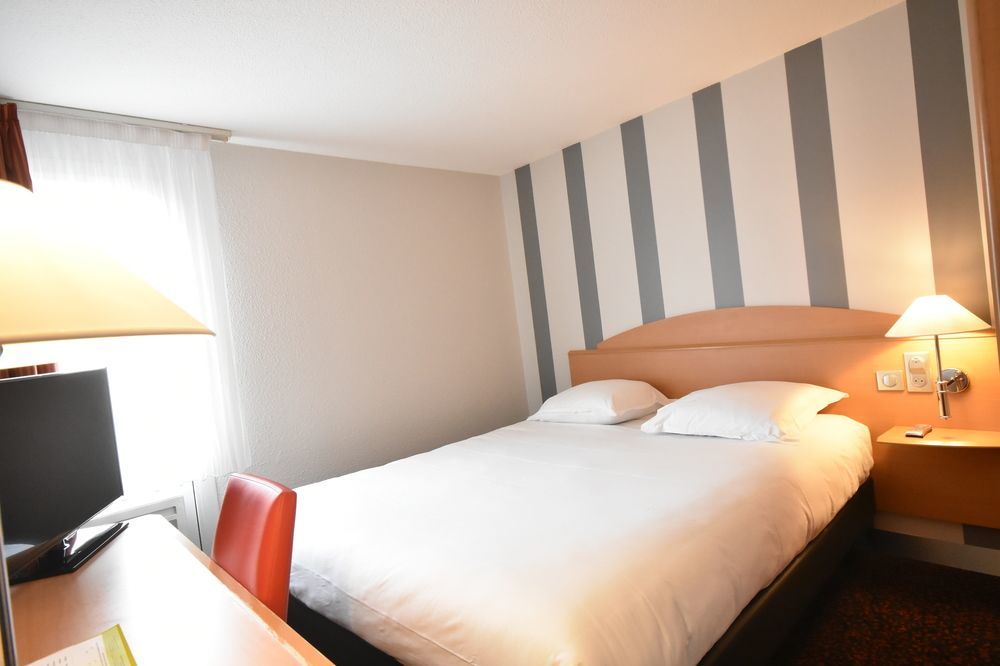 Logis Hotel L'Oree De Chartres - Barjouville ภายนอก รูปภาพ