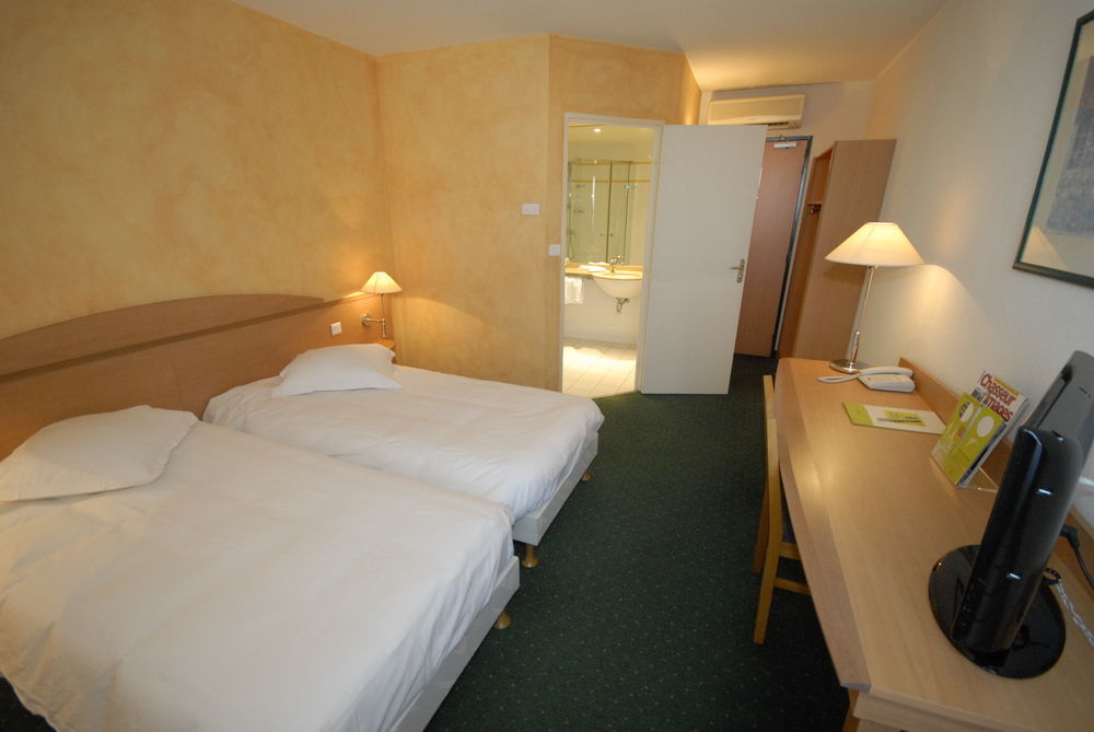 Logis Hotel L'Oree De Chartres - Barjouville ภายนอก รูปภาพ