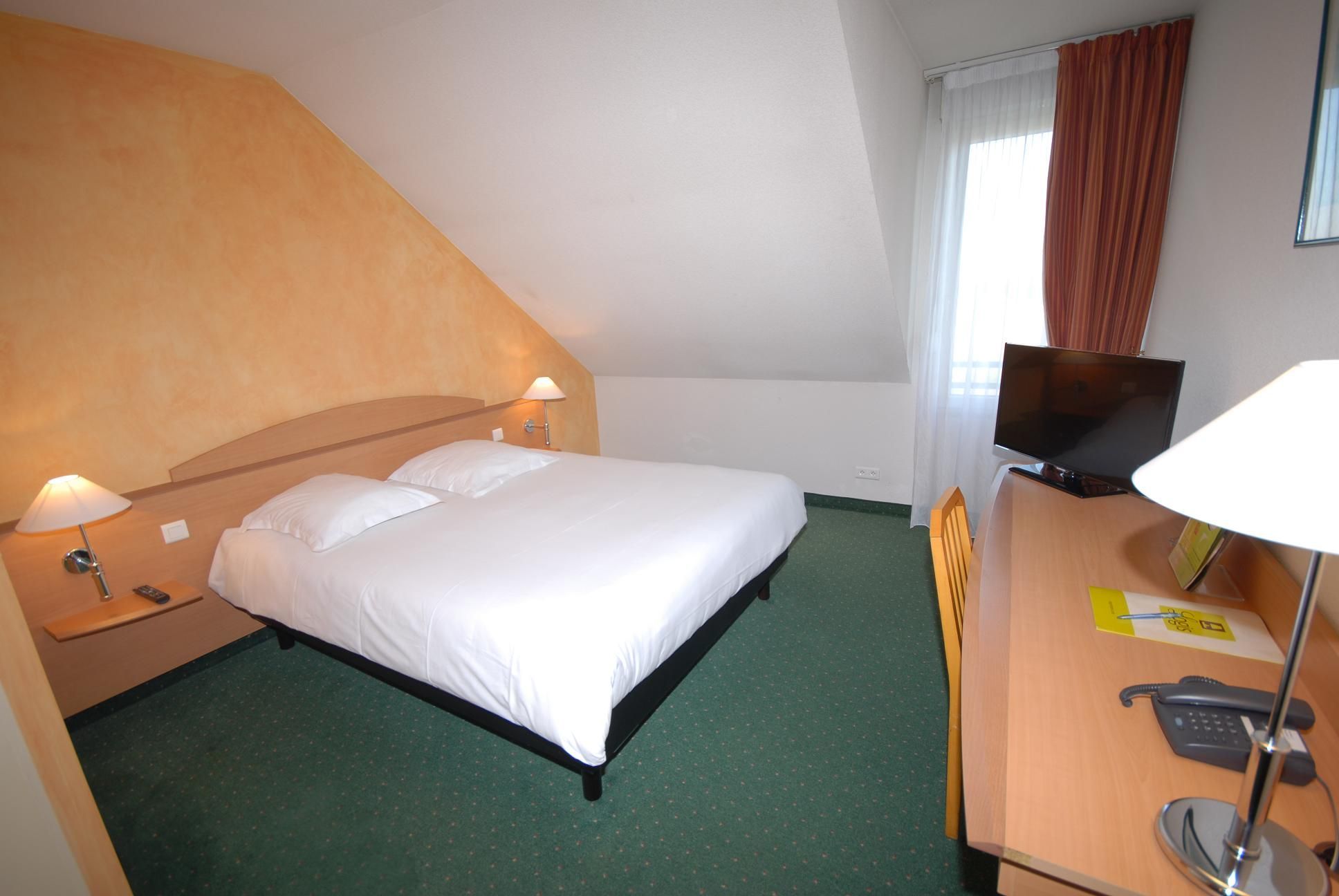 Logis Hotel L'Oree De Chartres - Barjouville ภายนอก รูปภาพ