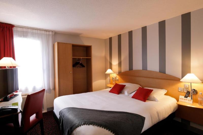 Logis Hotel L'Oree De Chartres - Barjouville ภายนอก รูปภาพ