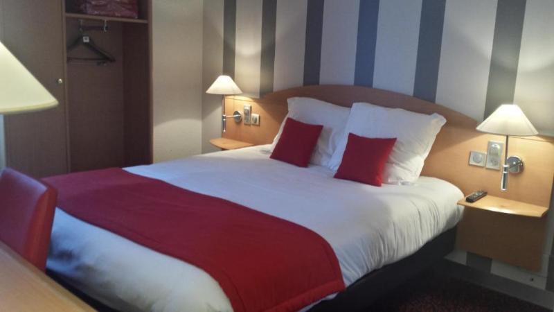Logis Hotel L'Oree De Chartres - Barjouville ภายนอก รูปภาพ